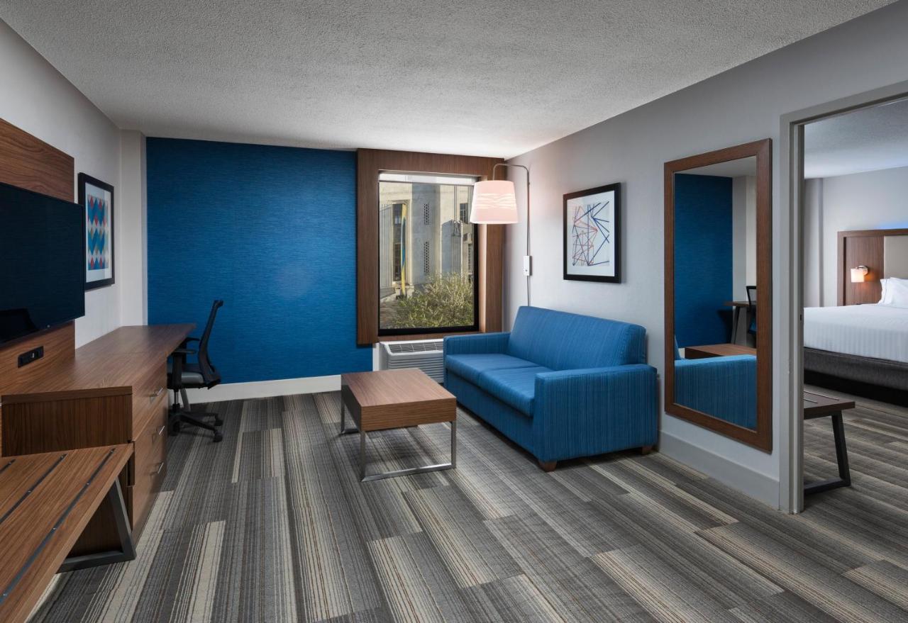  | Holiday Inn Express Nashville Downtown Conf Ctr