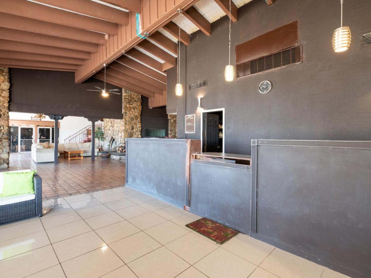 | Hotel O Bay City, TX-35