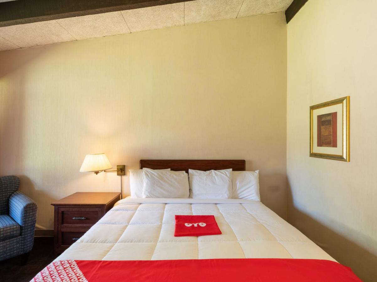 | Hotel O Bay City, TX-35