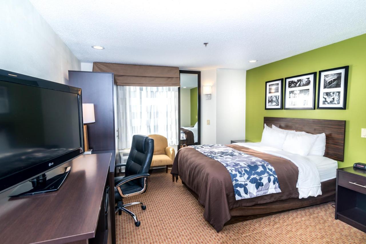 Queen Room - Accessible/Non-Smoking at Sleep Inn Columbia