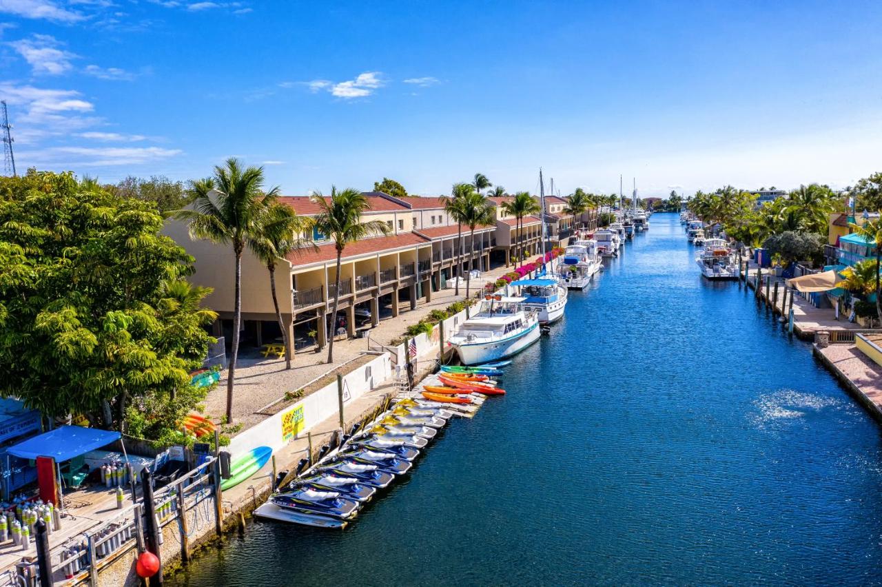 | Waterside Suites & Marina