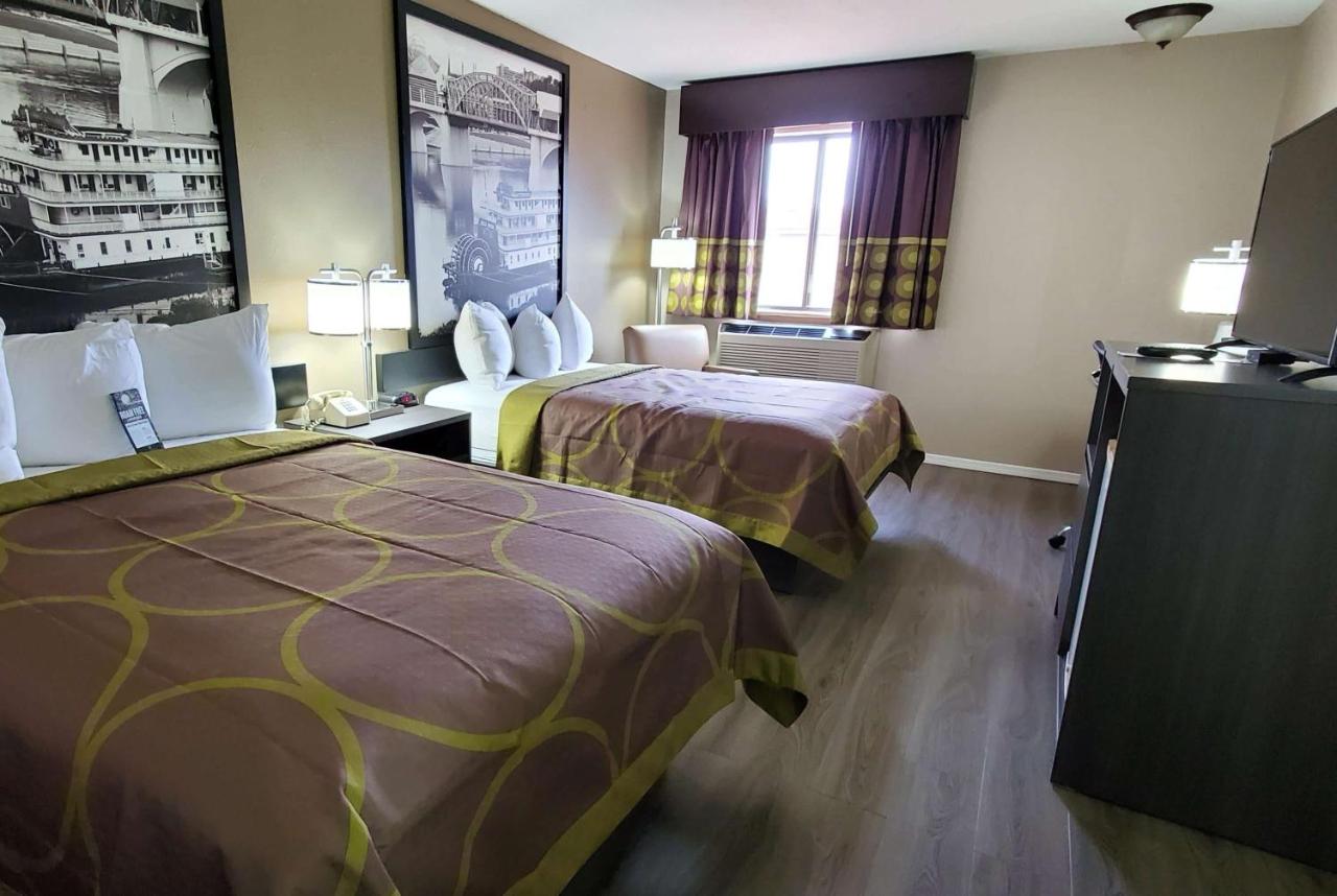 | Super 8 by Wyndham Paris