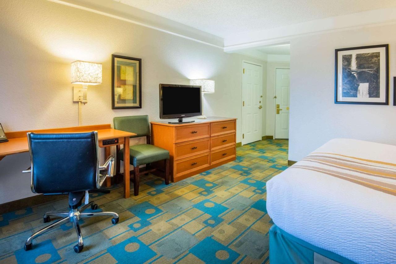 King Room - Disability Access at La Quinta Inn & Suites by Wyndham Colorado Springs South AP