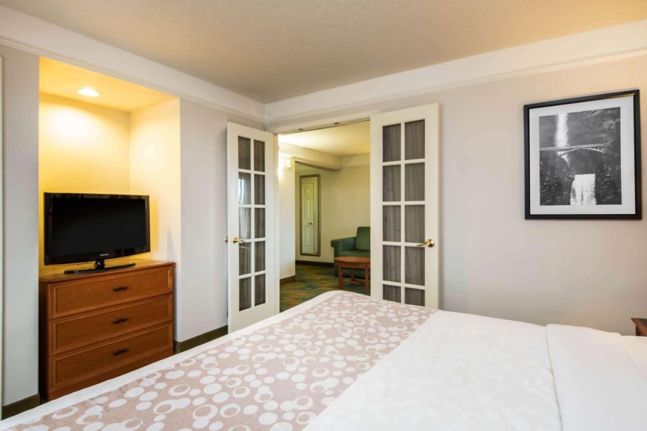 King Suite with Pool View - Non-Smoking at La Quinta Inn & Suites by Wyndham Colorado Springs South AP