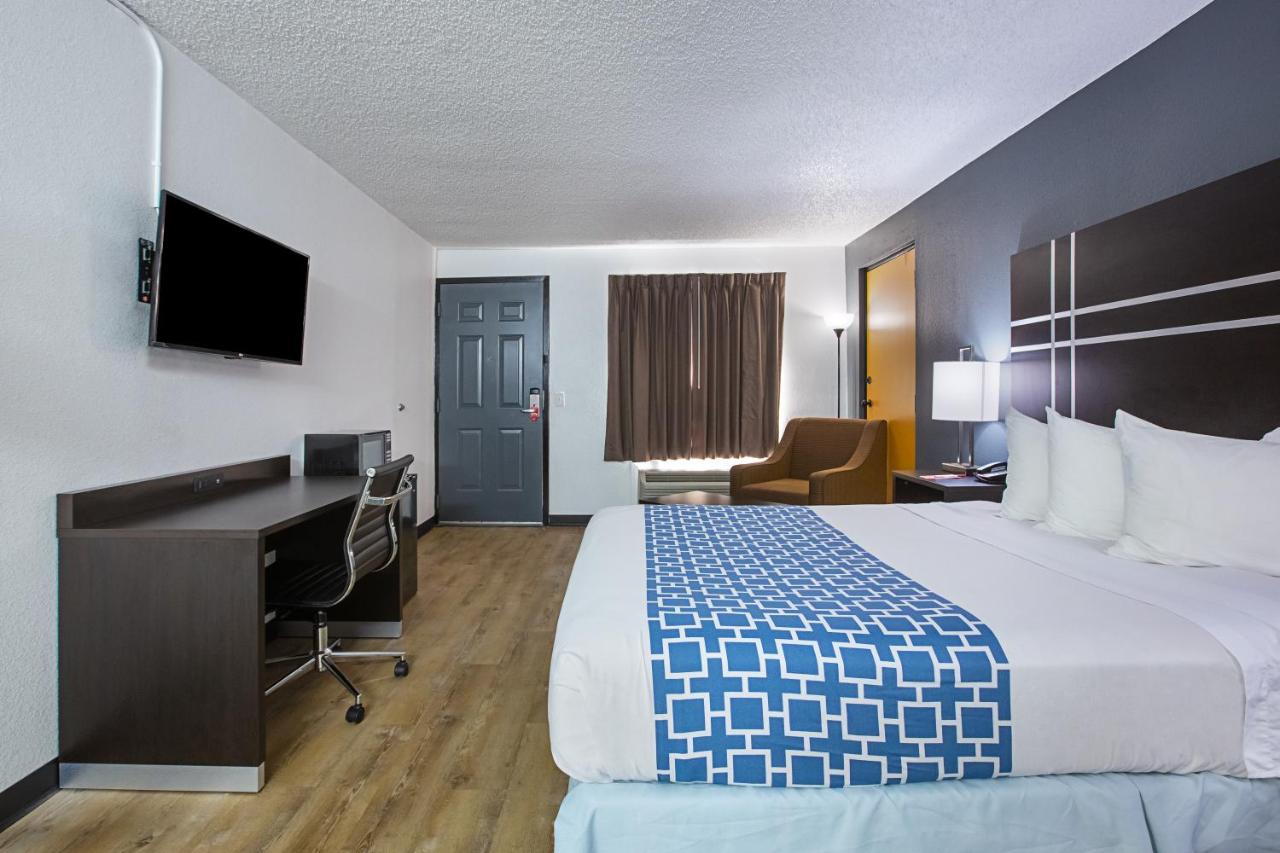 Queen Room - Non-Smoking at Econo Lodge Lithonia - Atlanta East