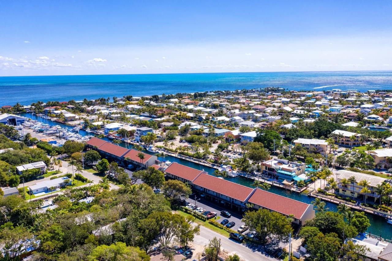 | Waterside Suites & Marina
