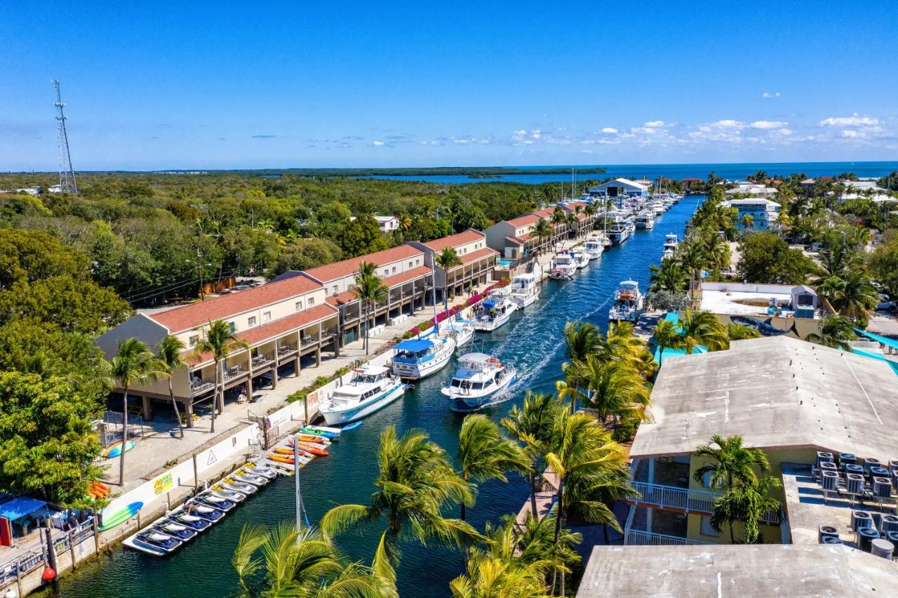 | Waterside Suites & Marina