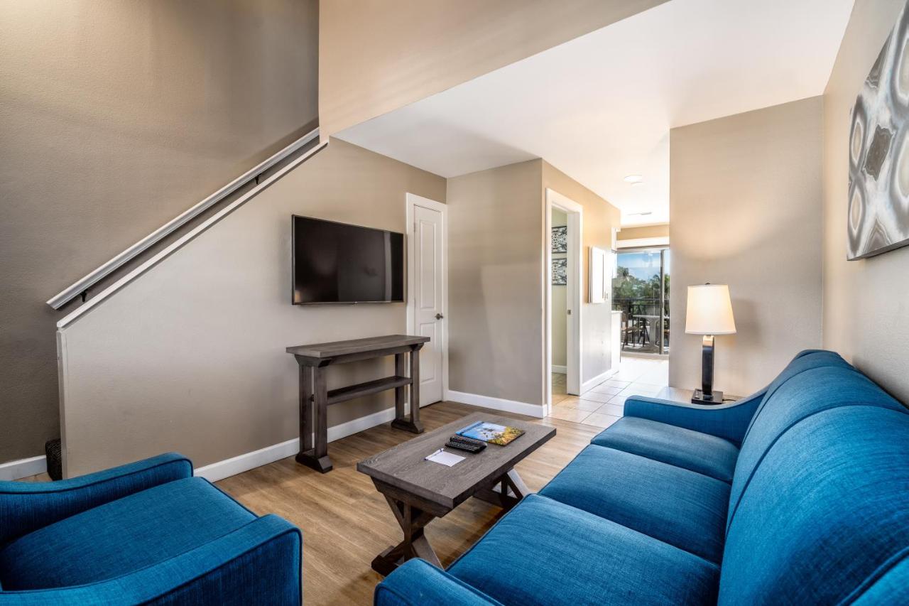 Hearing Impaired King Suite with Balcony - Non Smoking at Waterside Suites & Marina