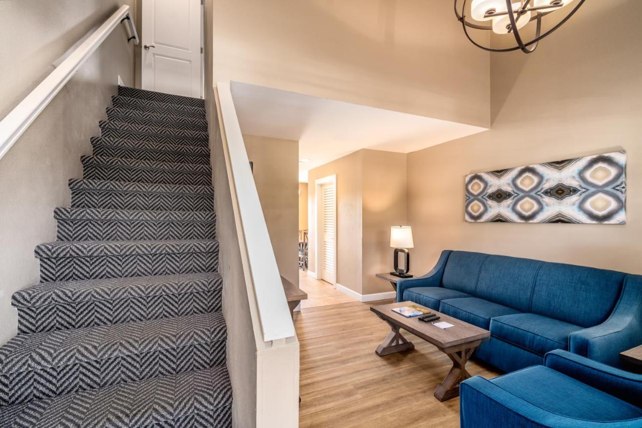 Hearing Impaired King Suite with Balcony - Non Smoking at Waterside Suites & Marina