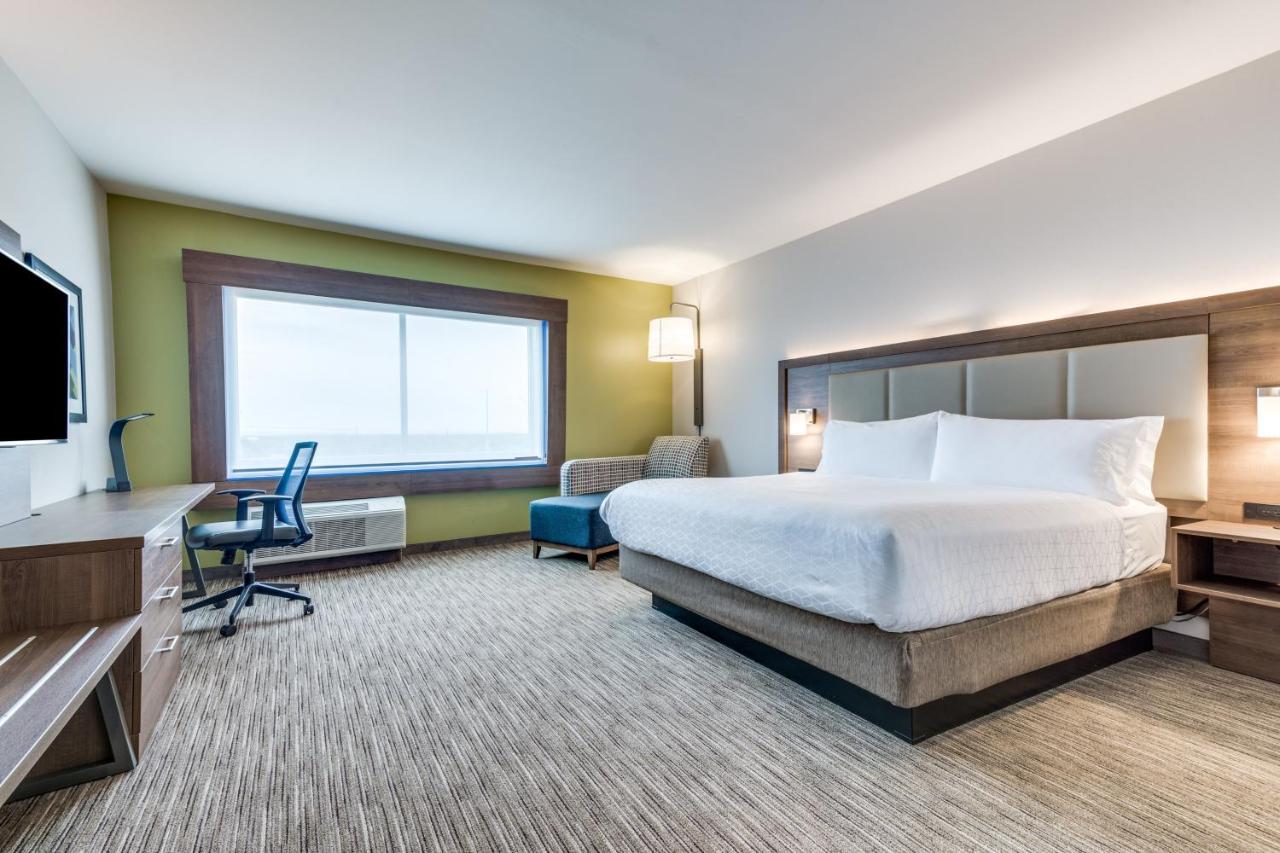 King Room - Hearing Accessible - Roll-in Shower at Holiday Inn Express & Suites Denton South by IHG