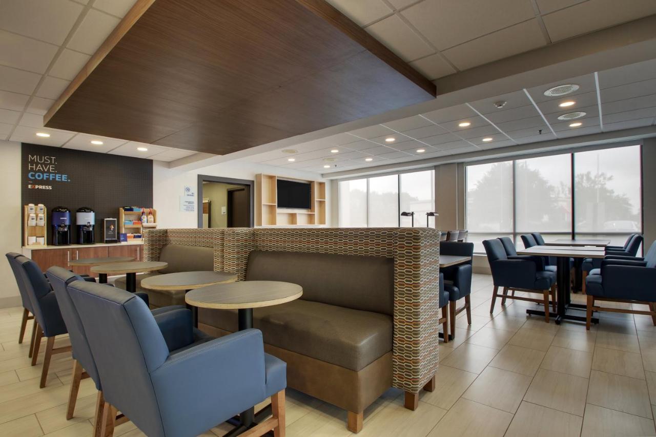 | Holiday Inn Express Voorhees/ Mt. Laurel, an IHG Hotel