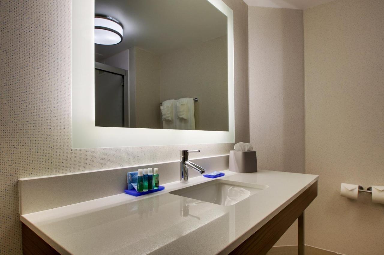 | Holiday Inn Express Voorhees/ Mt. Laurel, an IHG Hotel