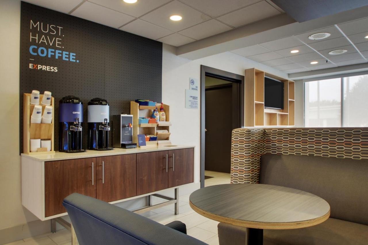 | Holiday Inn Express Voorhees/ Mt. Laurel, an IHG Hotel