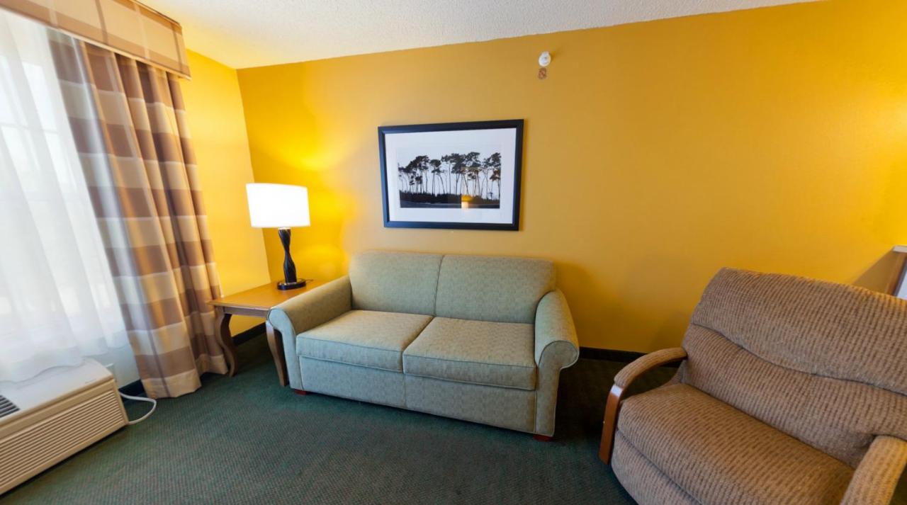 One-Bedroom Queen Suite with Sofa Bed at Country Inn & Suites by Radisson, Salina, KS
