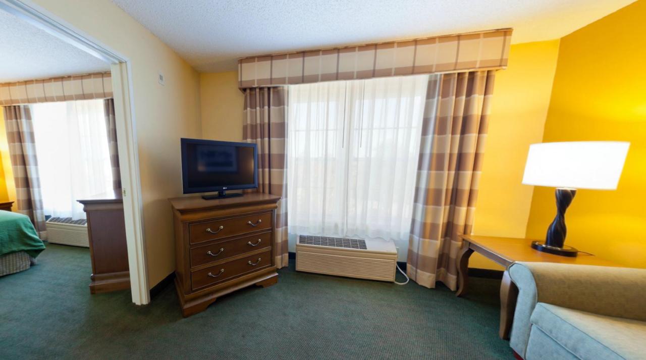 One-Bedroom Queen Suite with Sofa Bed at Country Inn & Suites by Radisson, Salina, KS