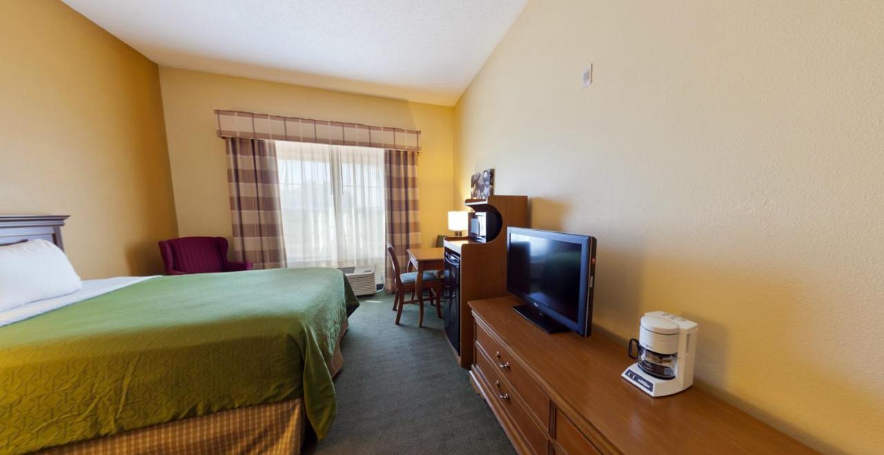 King Room - Disability Access at Country Inn & Suites by Radisson, Salina, KS