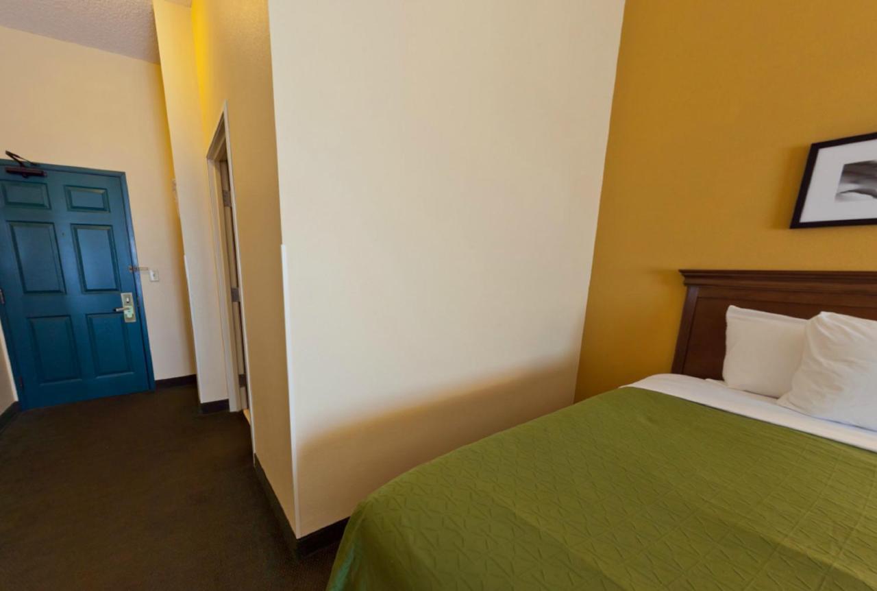 King Room - Disability Access at Country Inn & Suites by Radisson, Salina, KS