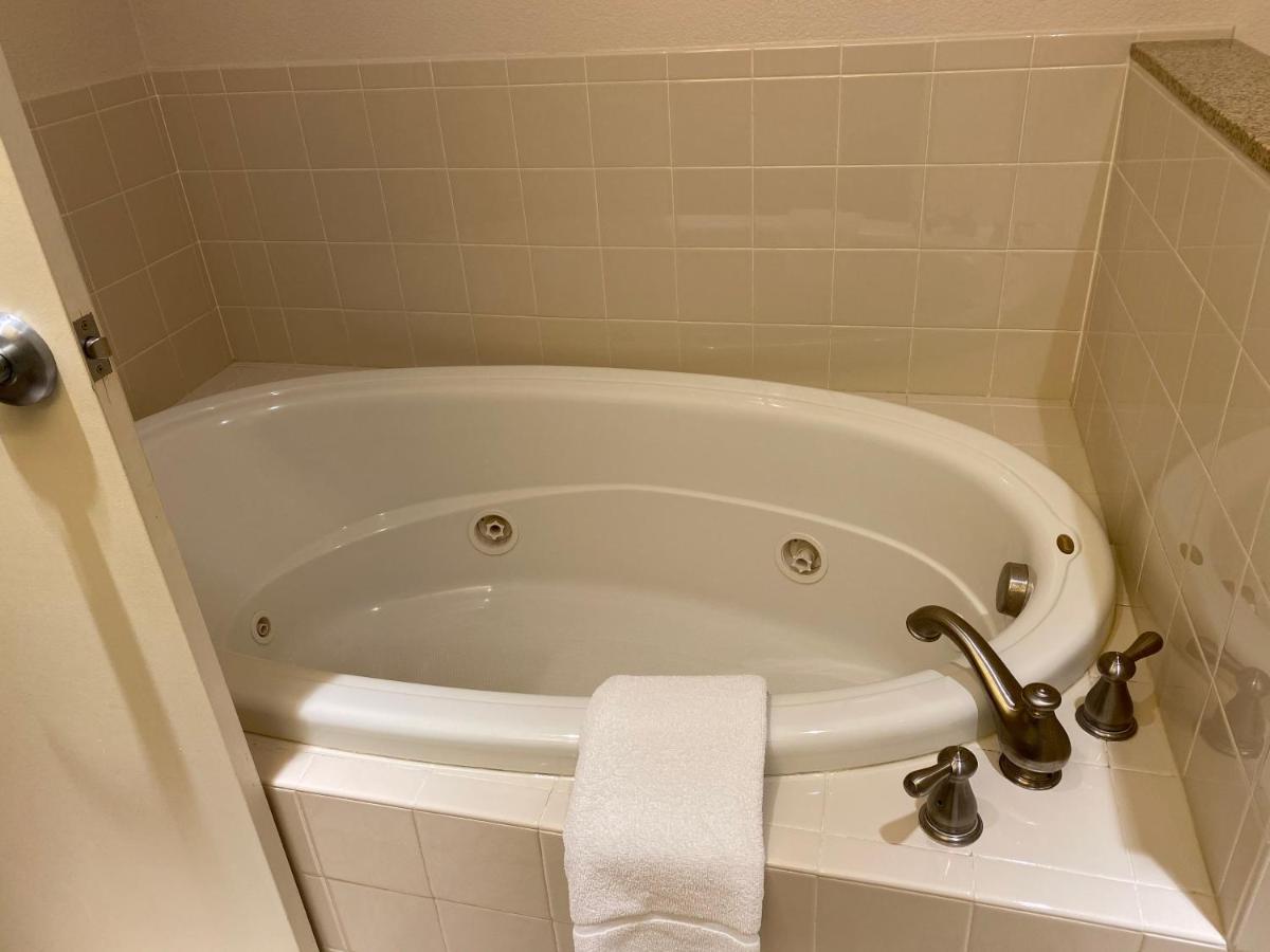 King Suite - Non-Smoking at A Riverside Inn Travelodge by Wyndham