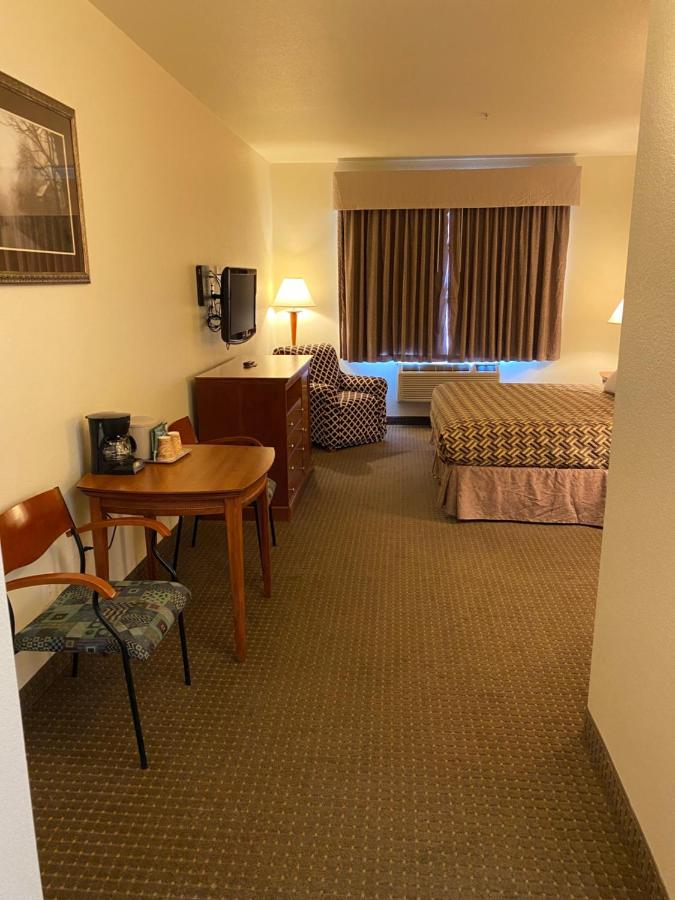 King Room - Non-Smoking at A Riverside Inn Travelodge by Wyndham