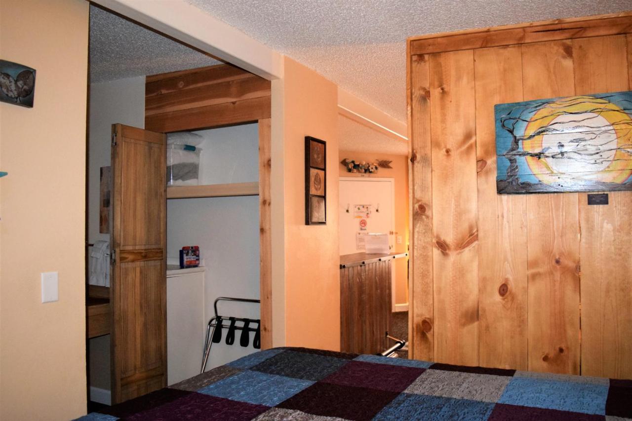 | St Dane's Desert Juniper Cabin