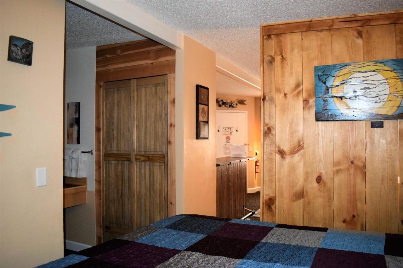 | St Dane's Desert Juniper Cabin