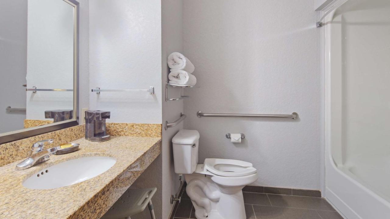  | Best Western Plus Fredericksburg