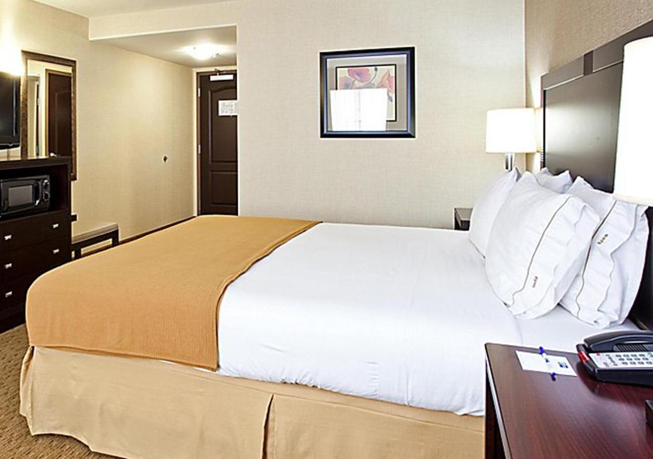 | Norwood Inn & Suites Eagan