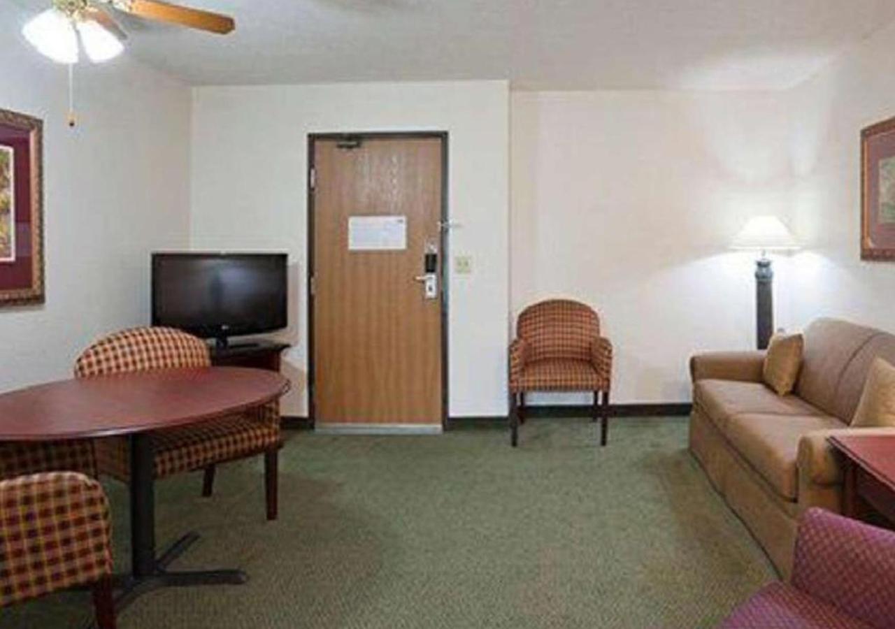 | Norwood Inn & Suites Eagan