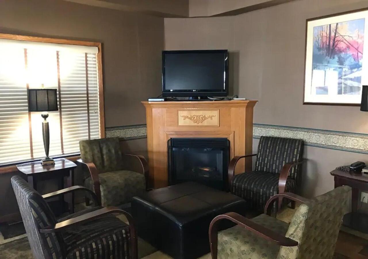 | Norwood Inn & Suites Eagan