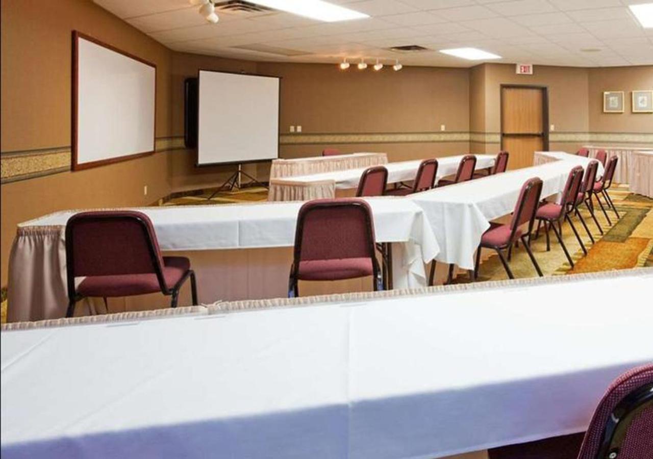 | Norwood Inn & Suites Eagan