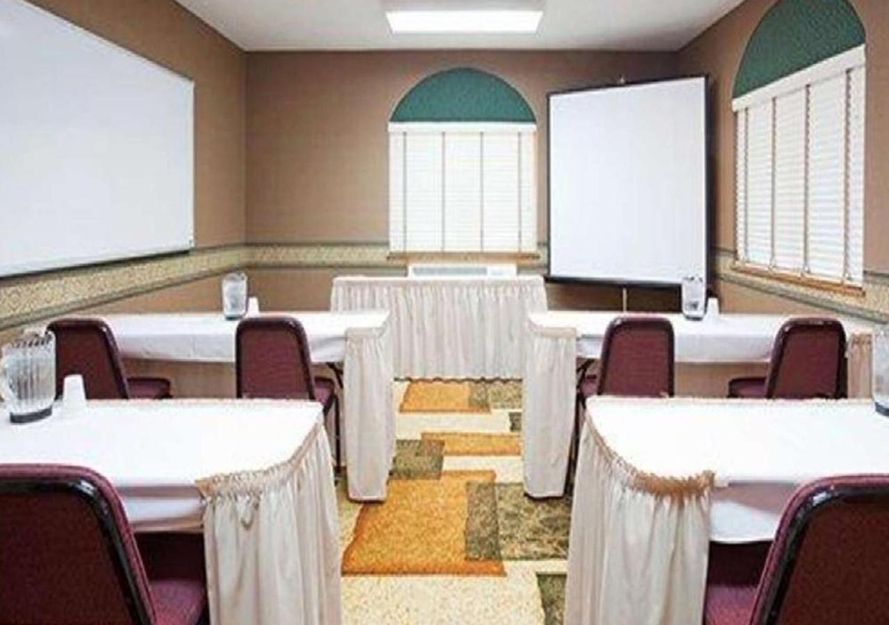 Norwood Inn & Suites Eagan