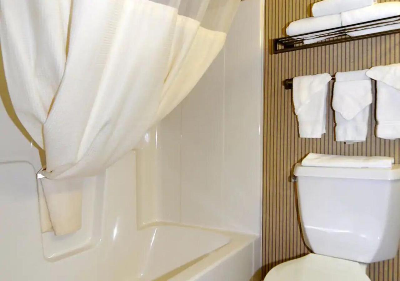 | Norwood Inn & Suites Eagan