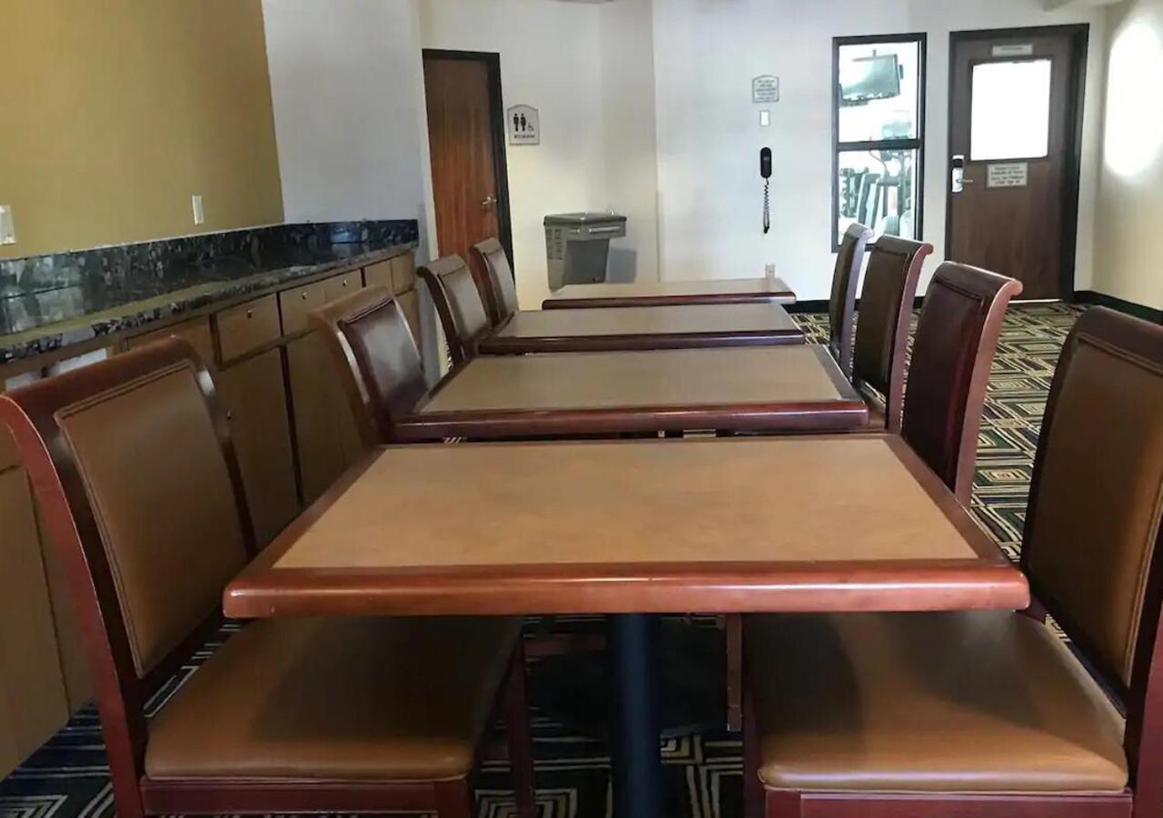 Norwood Inn & Suites Eagan