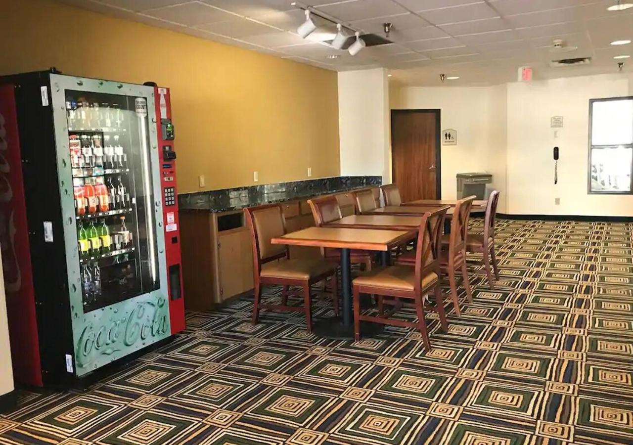 Norwood Inn & Suites Eagan