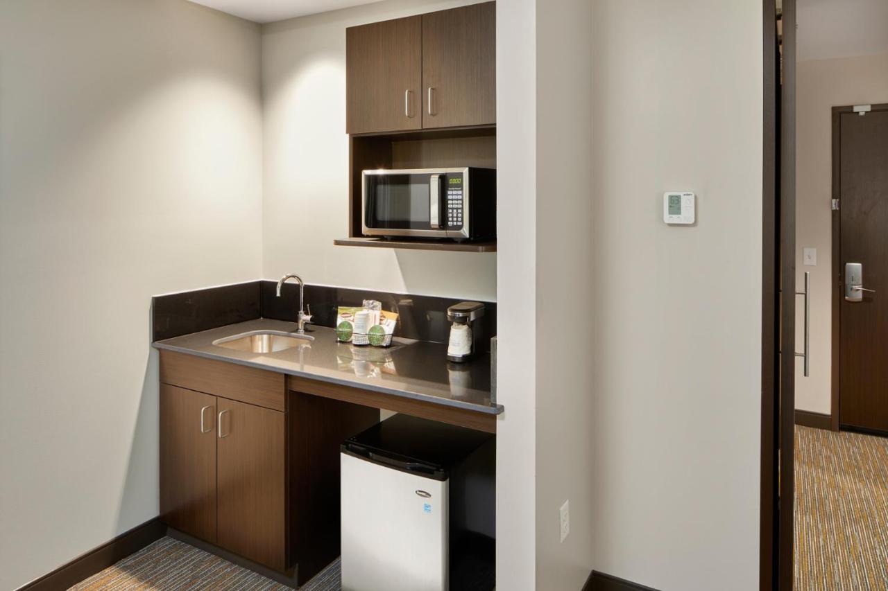 King Suite - Mobility Access/Non-Smoking at Wingate by Wyndham Hurricane WV
