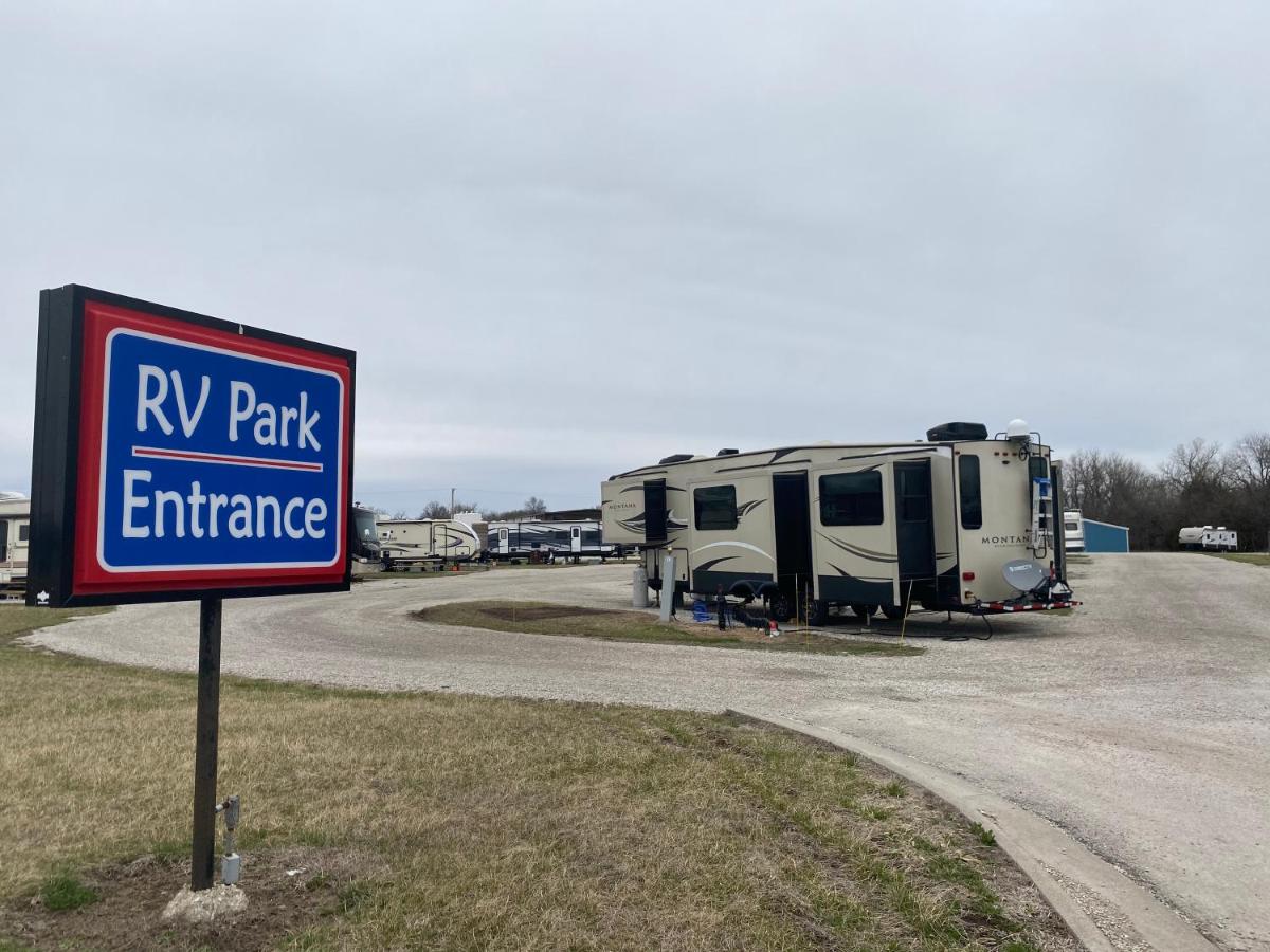 | Garnett Hotel & RV Park