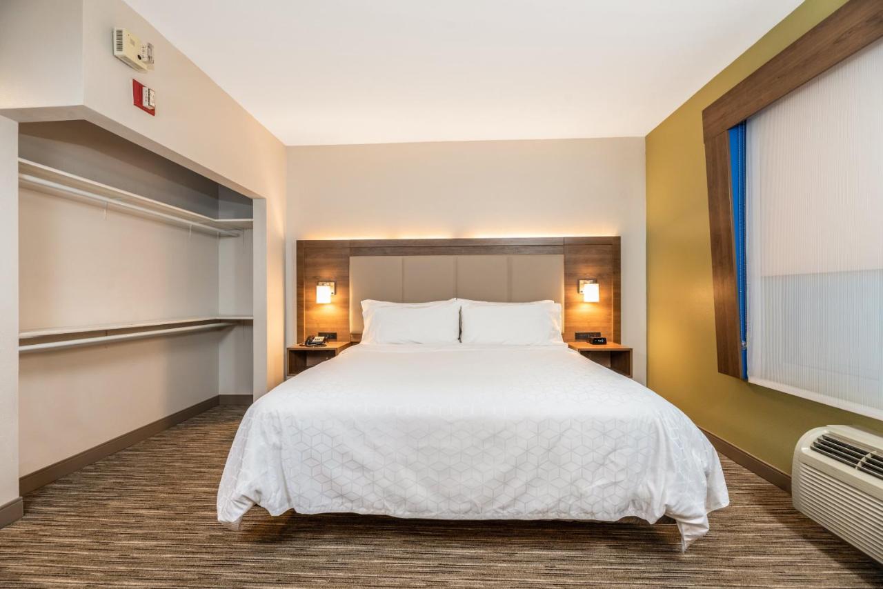 Standard King Room at Holiday Inn Express Fremont-Milpitas Central by IHG