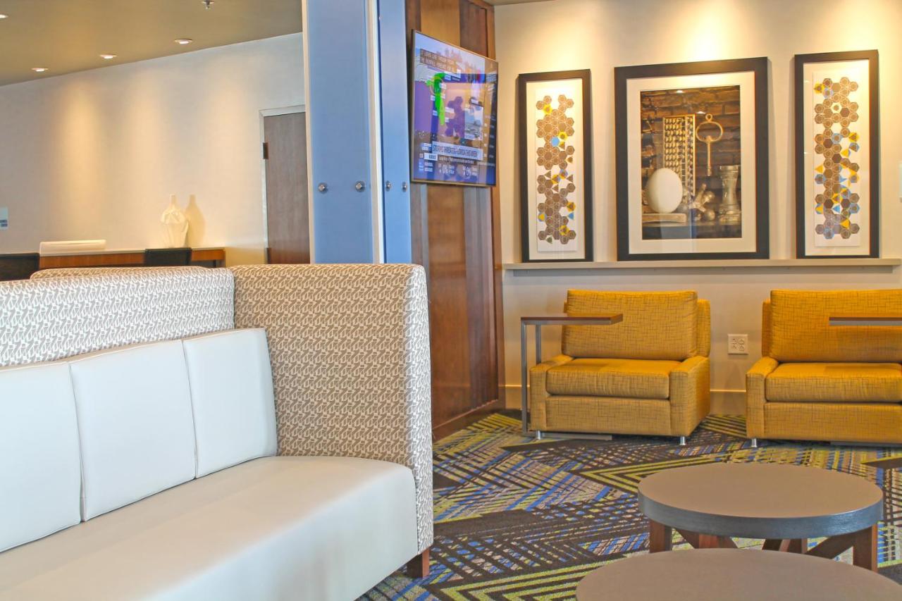 | Holiday Inn Express & Suites - St. Louis South - I-55, an IHG Hotel