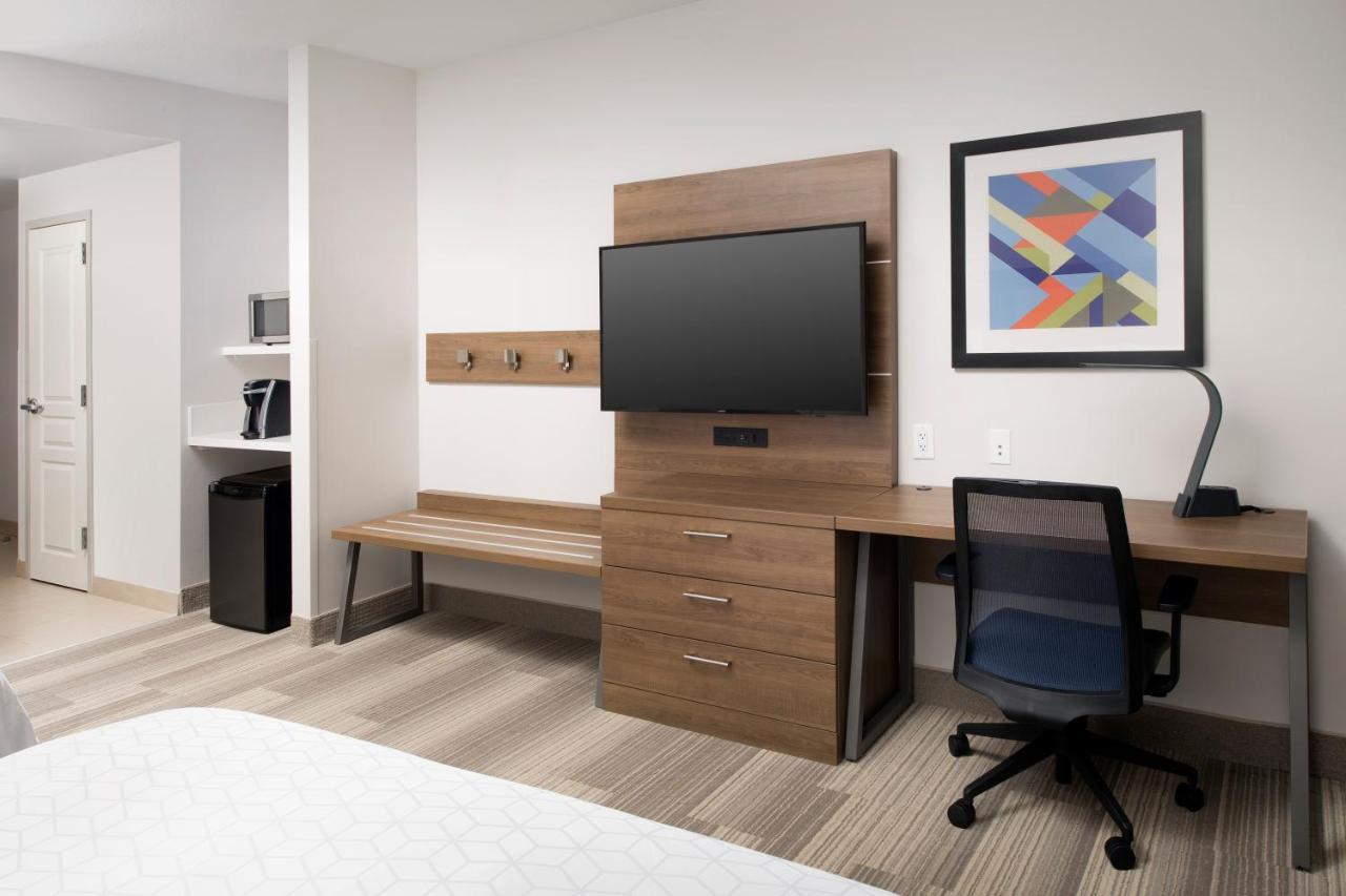 Twin Room - Mobility Access with Bath Tub at Holiday Inn Express Jacksonville Beach by IHG
