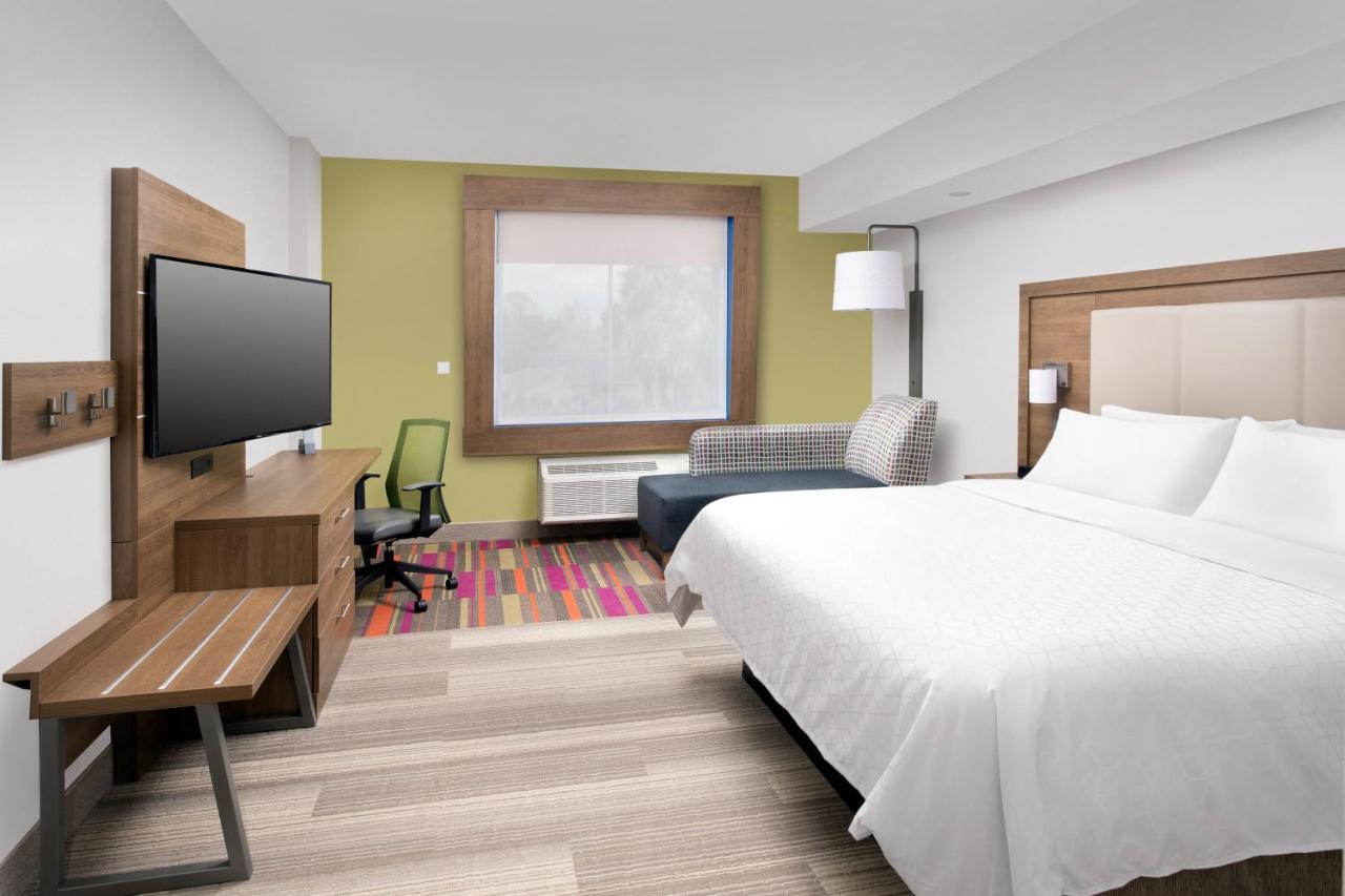 King Room - Hearing Accessible - Roll-in Shower at Holiday Inn Express Jacksonville Beach by IHG