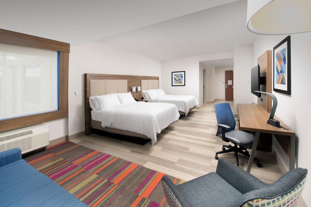 Twin Room - Mobility Access with Bath Tub at Holiday Inn Express Jacksonville Beach by IHG