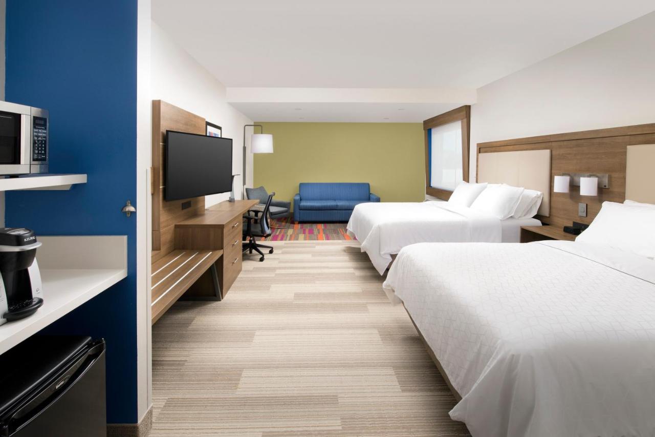 Twin Room - Mobility Access with Bath Tub at Holiday Inn Express Jacksonville Beach by IHG