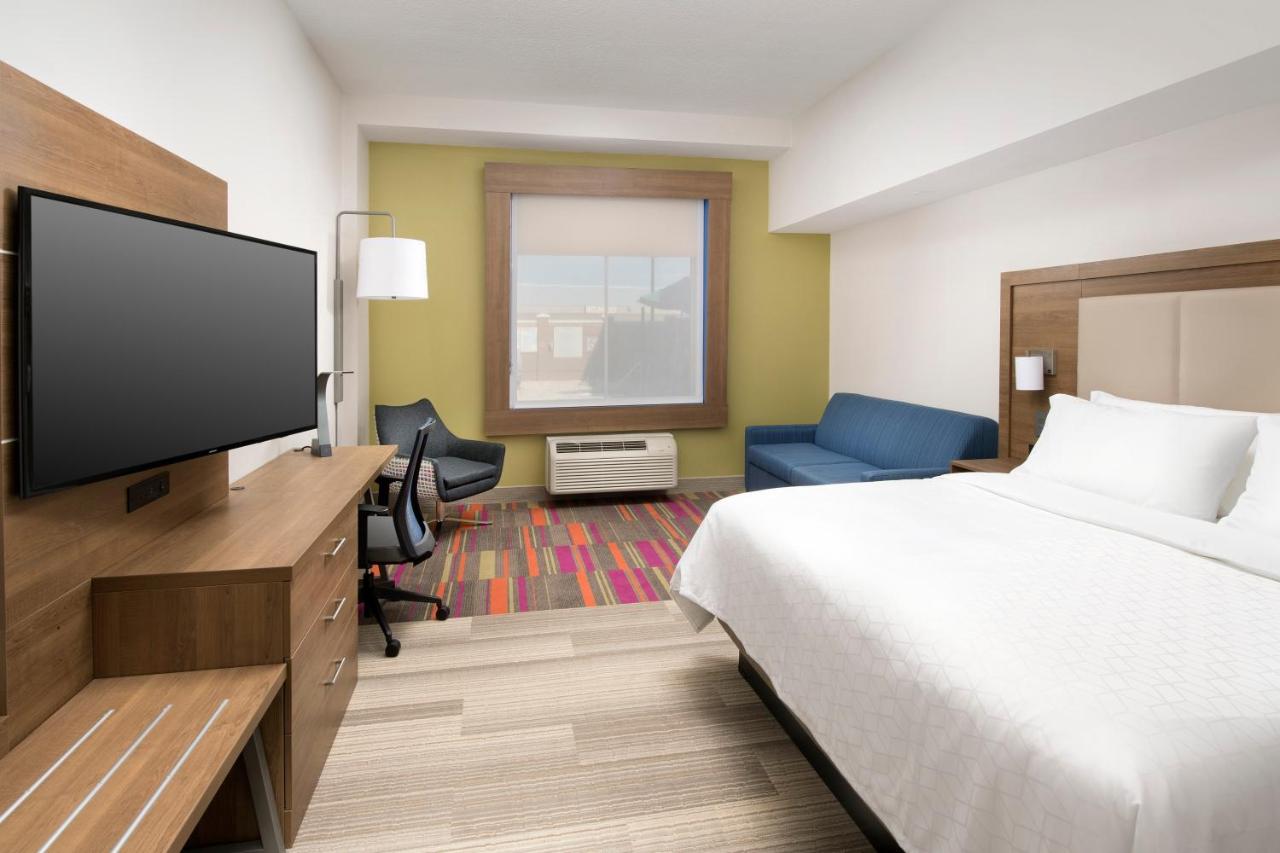 King Room With Sleeper Sofa at Holiday Inn Express Jacksonville Beach by IHG