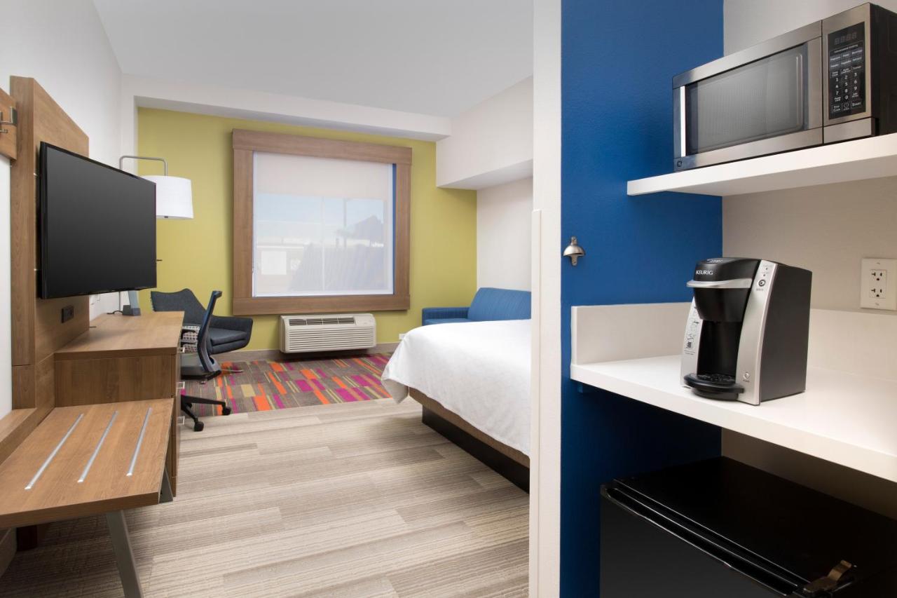 King Room With Sleeper Sofa at Holiday Inn Express Jacksonville Beach by IHG