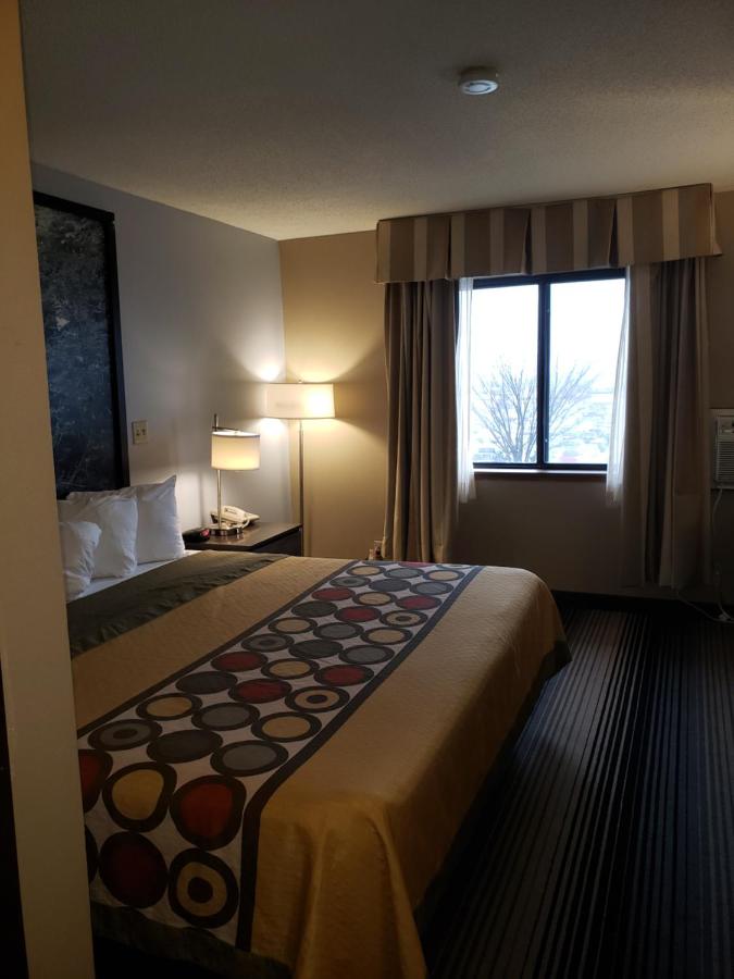 King Room- Non-Smoking at Super 8 by Wyndham Milwaukee Airport