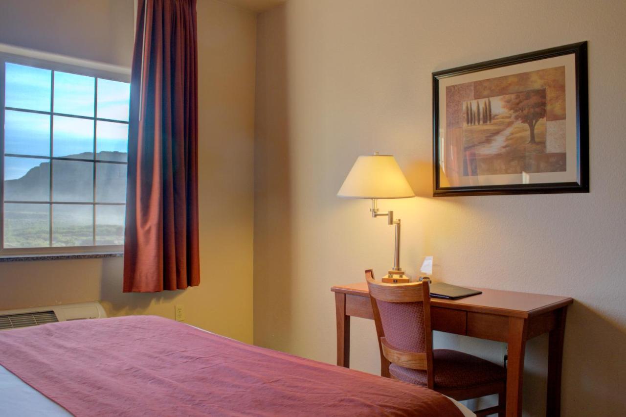 | Allington Inn & Suites Kremmling