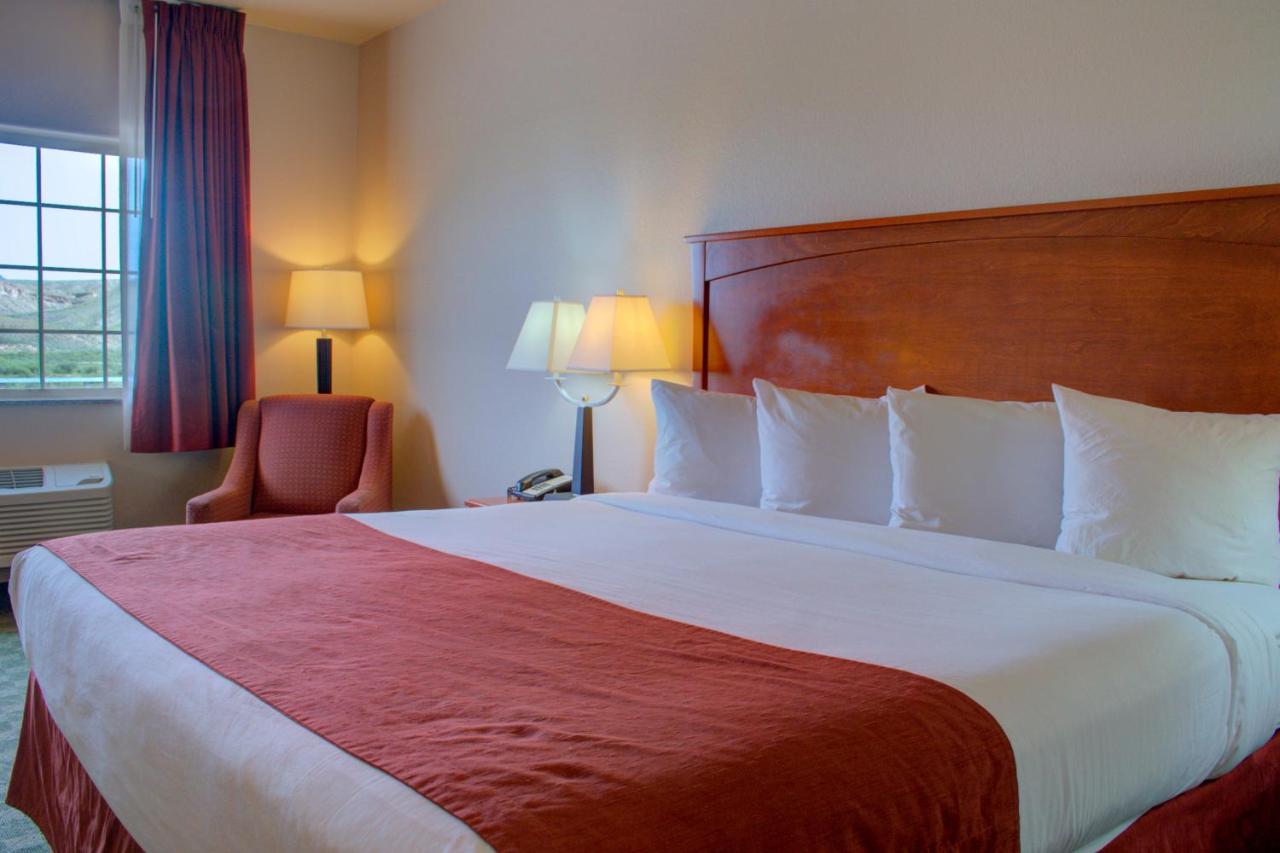 | Allington Inn & Suites Kremmling