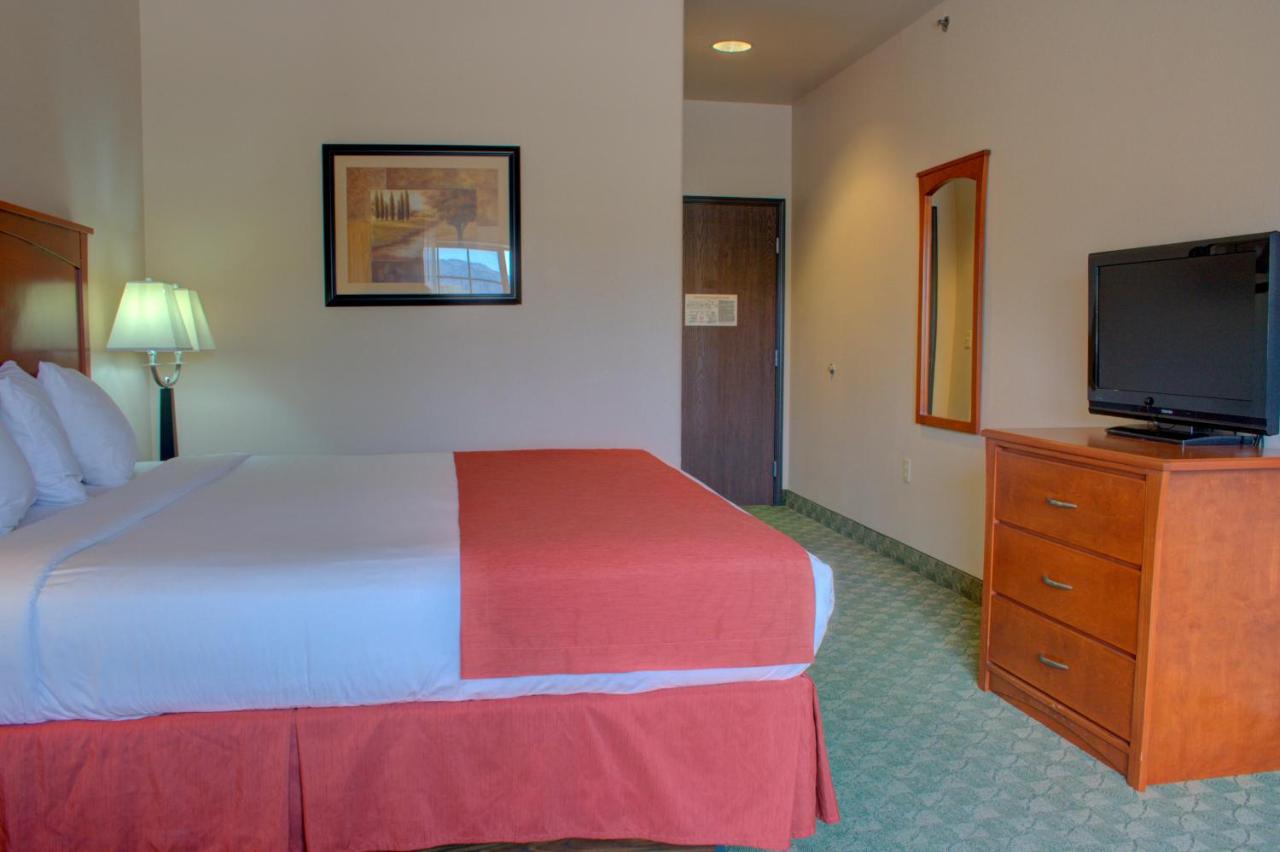 | Allington Inn & Suites Kremmling