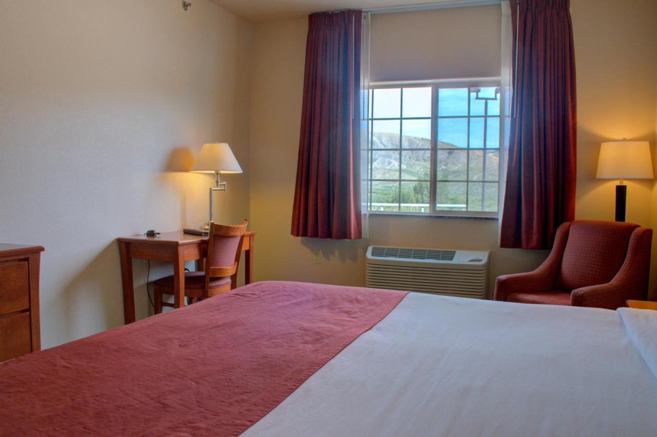 | Allington Inn & Suites Kremmling