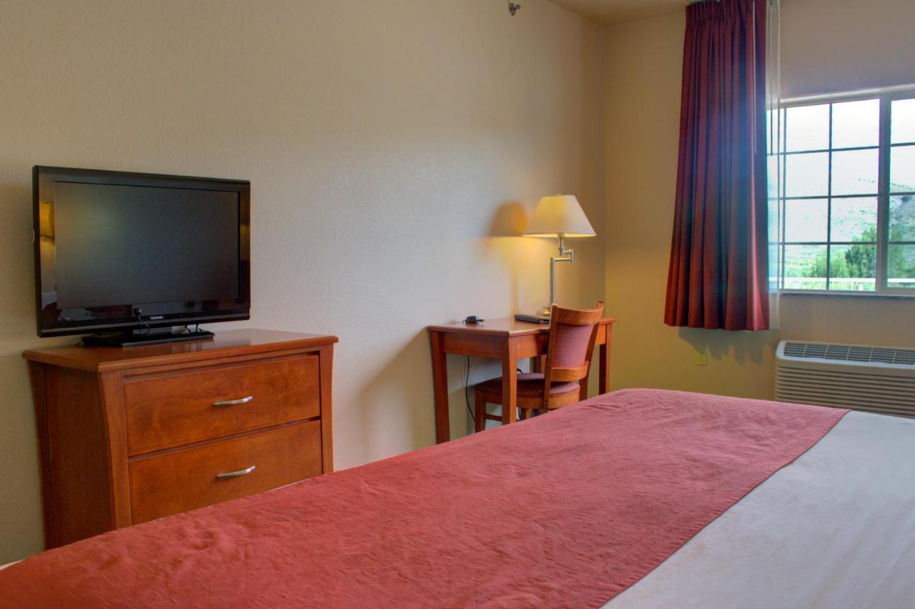 | Allington Inn & Suites Kremmling